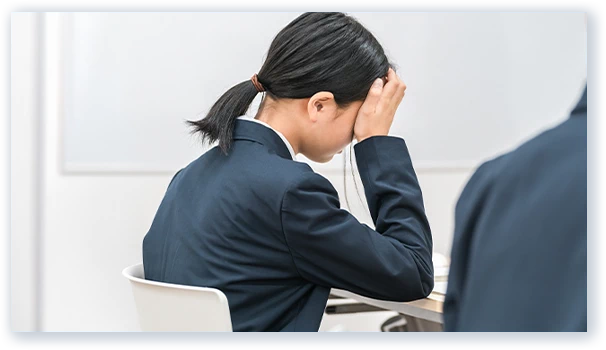 悩む学生